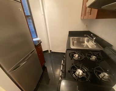 East 83rd Street - Photo Thumbnail 5