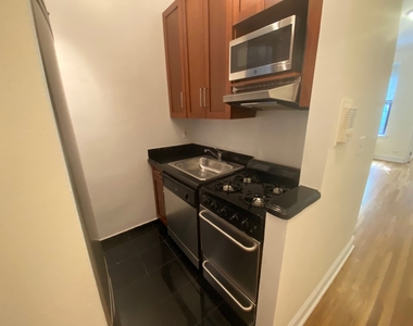 East 83rd Street - Photo Thumbnail 6