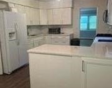 210 Harborview - Photo Thumbnail 7