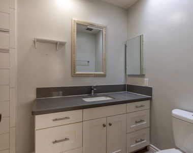 1418 S Bentley Avenue - Photo Thumbnail 18
