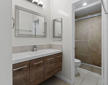 1033 6th Street - Photo Thumbnail 6