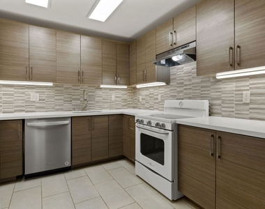 1033 6th Street - Photo Thumbnail 3