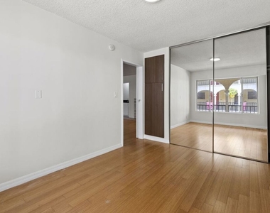 1033 6th Street - Photo Thumbnail 10