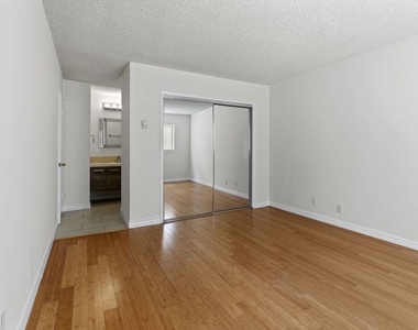1033 6th Street - Photo Thumbnail 5