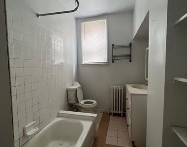 721 Bainbridge St - Photo Thumbnail 4