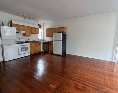 721 Bainbridge St - Photo Thumbnail 1