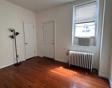 721 Bainbridge St - Photo Thumbnail 2