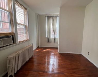 721 Bainbridge St - Photo Thumbnail 6