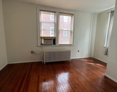 721 Bainbridge St - Photo Thumbnail 5