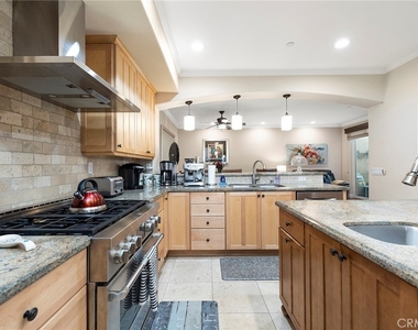 3116 Lincoln Street - Photo Thumbnail 6