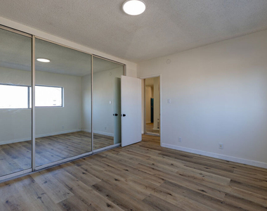 1295 Federal Avenue - Photo Thumbnail 7