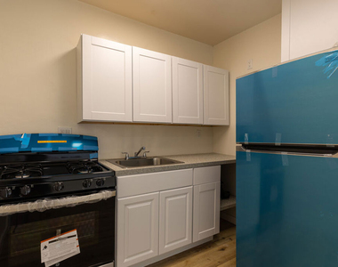 1295 Federal Avenue - Photo Thumbnail 6