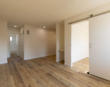 1295 Federal Avenue - Photo Thumbnail 2