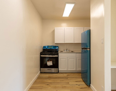 1295 Federal Avenue - Photo Thumbnail 5