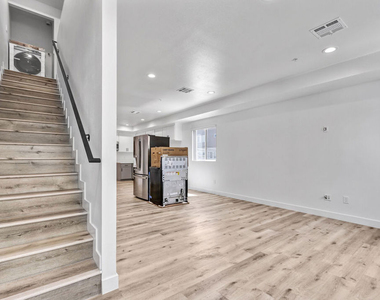 4647 W 18th Street - Photo Thumbnail 5