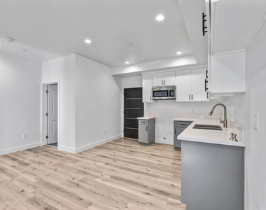 4647 W 18th Street - Photo Thumbnail 4
