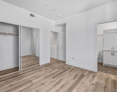 4647 W 18th Street - Photo Thumbnail 11
