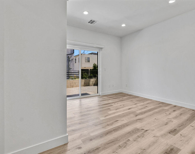4647 W 18th Street - Photo Thumbnail 7