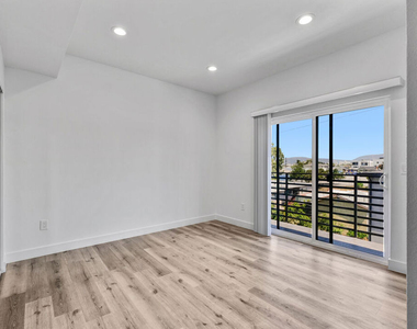 4647 W 18th Street - Photo Thumbnail 13