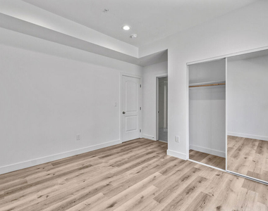 4647 W 18th Street - Photo Thumbnail 9