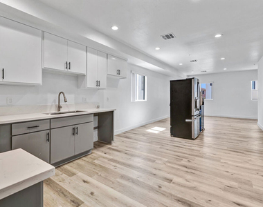 4647 W 18th Street - Photo Thumbnail 3