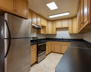 1033 6th Street - Photo Thumbnail 6