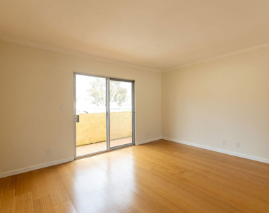 1033 6th Street - Photo Thumbnail 12