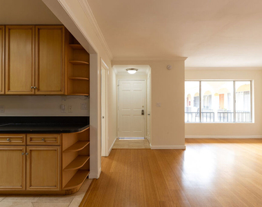 1033 6th Street - Photo Thumbnail 2