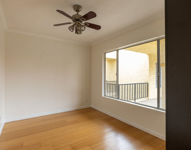 1033 6th Street - Photo Thumbnail 4