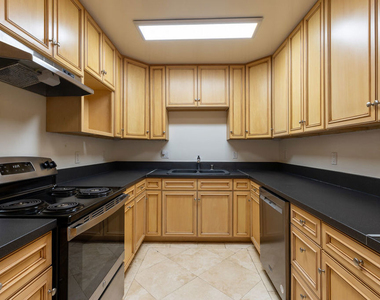 1033 6th Street - Photo Thumbnail 7