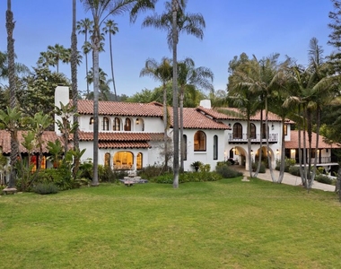 9451 Sunset Boulevard - Photo Thumbnail 2