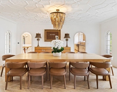 9451 Sunset Boulevard - Photo Thumbnail 13