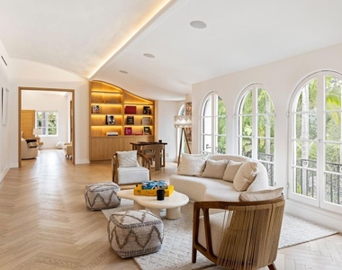 9451 Sunset Boulevard - Photo Thumbnail 23