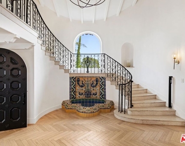 9451 Sunset Boulevard - Photo Thumbnail 22