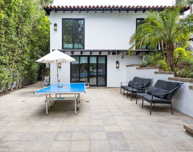9451 Sunset Boulevard - Photo Thumbnail 39