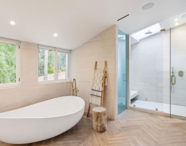 9451 Sunset Boulevard - Photo Thumbnail 26