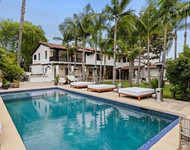 9451 Sunset Boulevard - Photo Thumbnail 30