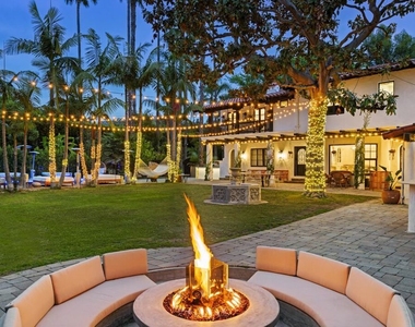 9451 Sunset Boulevard - Photo Thumbnail 37