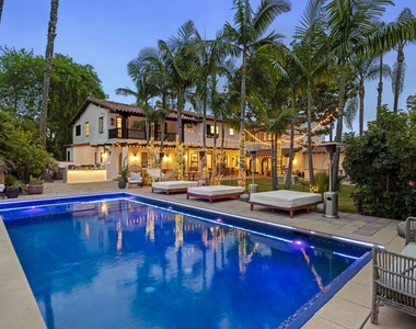 9451 Sunset Boulevard - Photo Thumbnail 29
