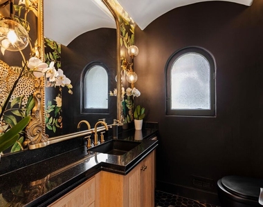 9451 Sunset Boulevard - Photo Thumbnail 16