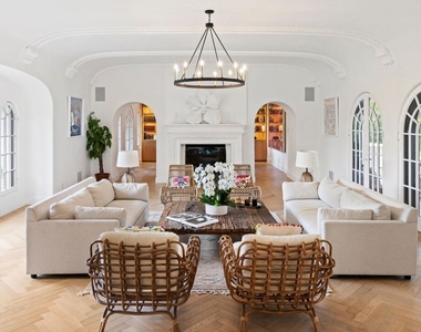 9451 Sunset Boulevard - Photo Thumbnail 7