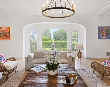 9451 Sunset Boulevard - Photo Thumbnail 8