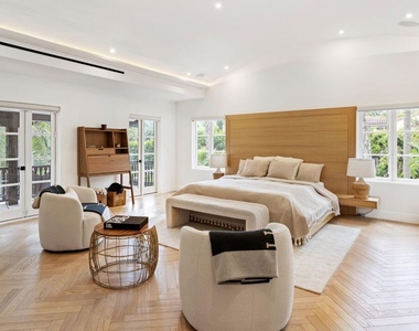 9451 Sunset Boulevard - Photo Thumbnail 24