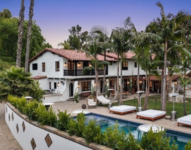 9451 Sunset Boulevard - Photo Thumbnail 27
