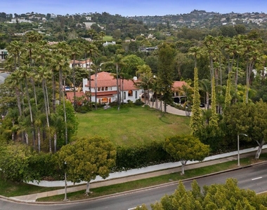 9451 Sunset Boulevard - Photo Thumbnail 1