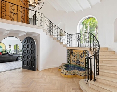 9451 Sunset Boulevard - Photo Thumbnail 11