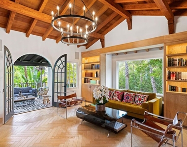9451 Sunset Boulevard - Photo Thumbnail 9