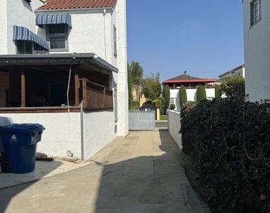 821 Lorraine Boulevard - Photo Thumbnail 5