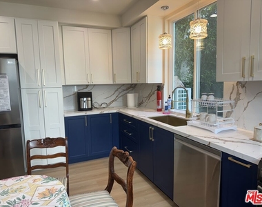 821 Lorraine Boulevard - Photo Thumbnail 11