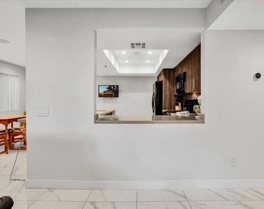 200 E Racquet Club Road - Photo Thumbnail 15
